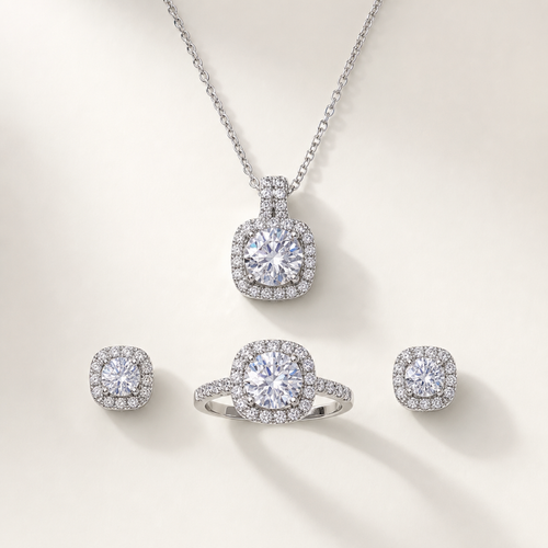 Clair Halo Schmuckset auf hellem Studiohintergrund