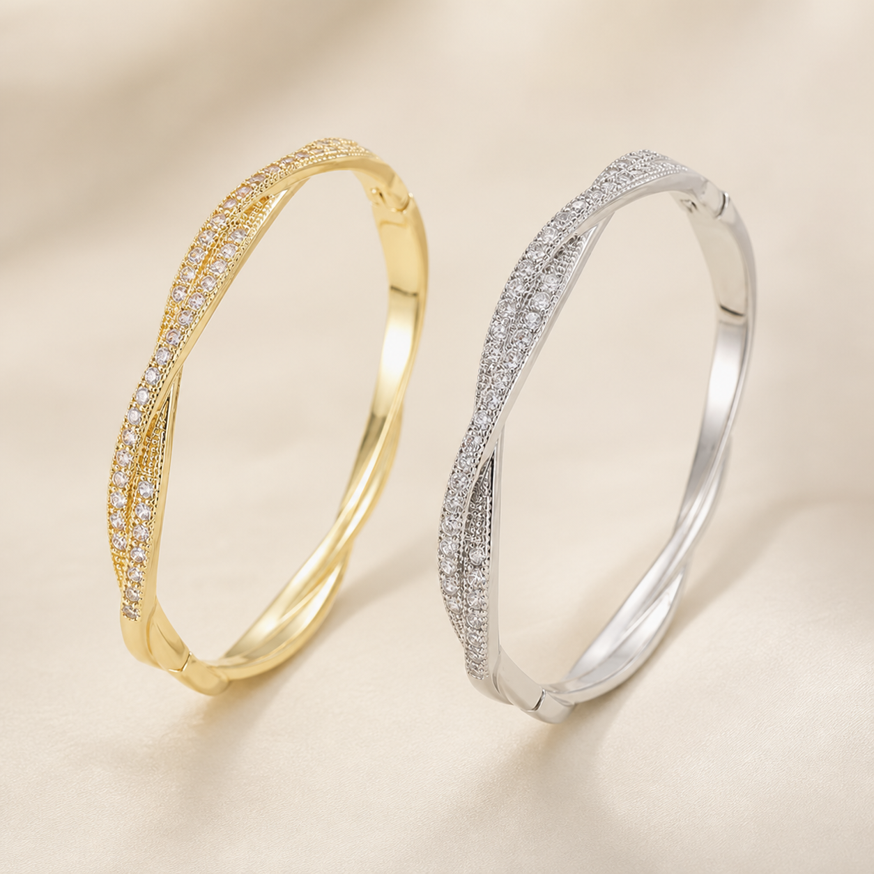 Élan Twist Armreif in goldfarbener und silberfarbener Variante