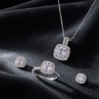Clair Halo Schmuckset auf graphitfarbenem Samt
